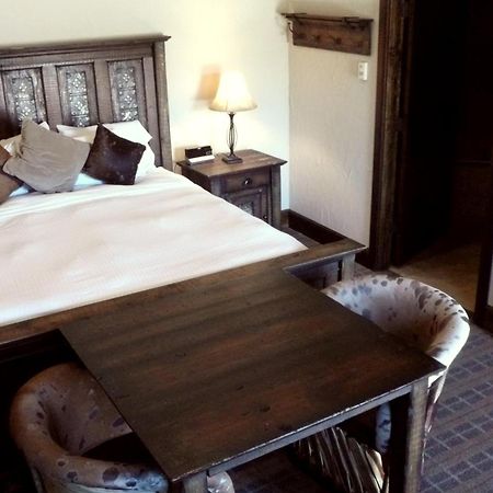 Rustic Creek Ranch Resort At North Jellystone Park Burleson Esterno foto