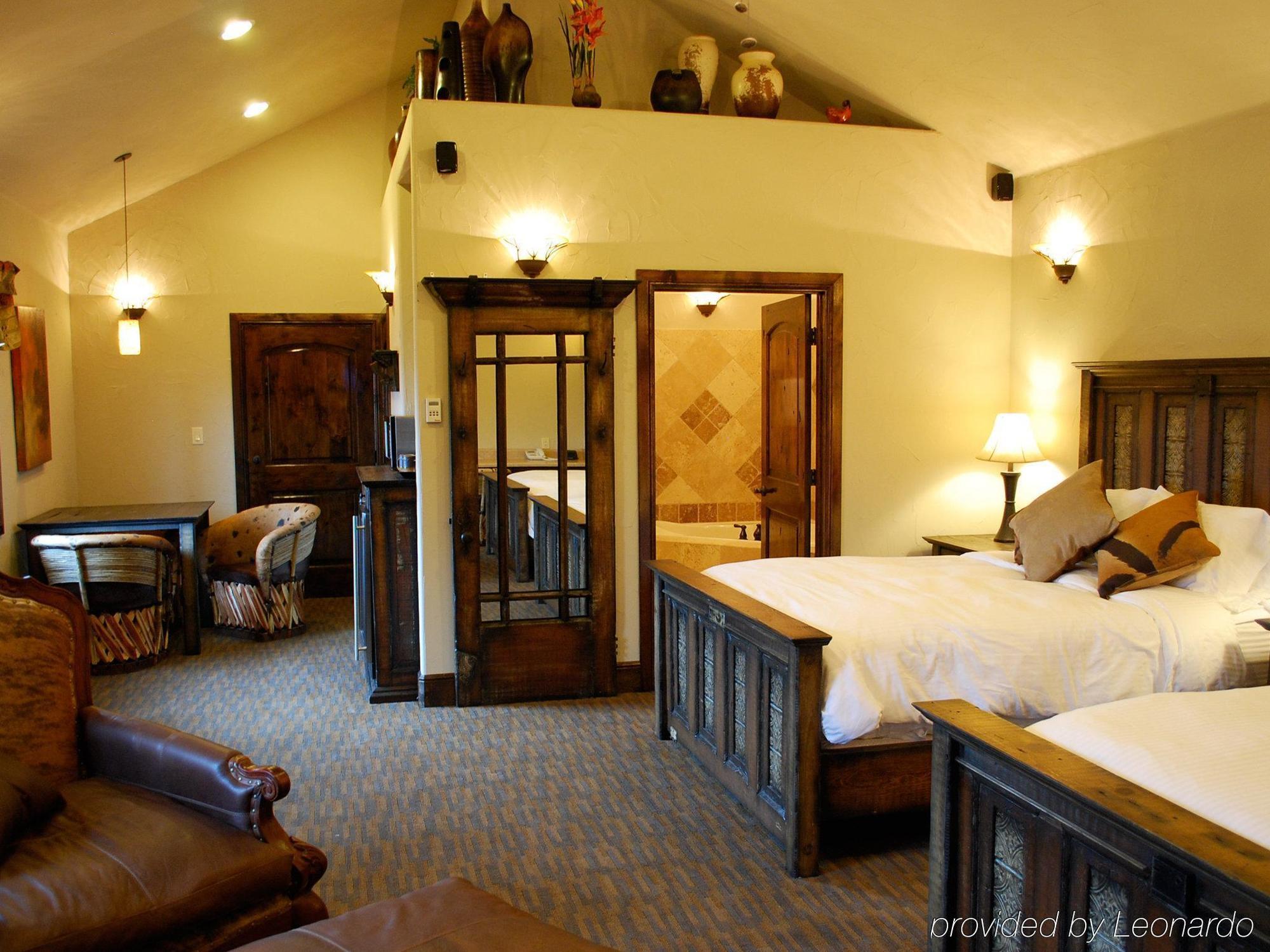 Rustic Creek Ranch Resort At North Jellystone Park Burleson Esterno foto