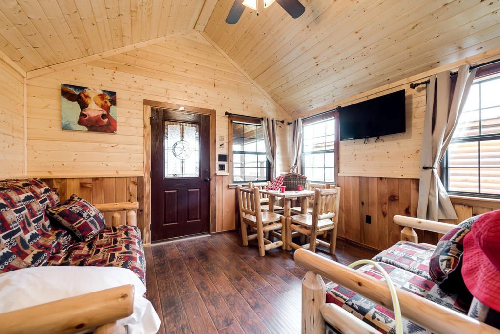Rustic Creek Ranch Resort At North Jellystone Park Burleson Esterno foto
