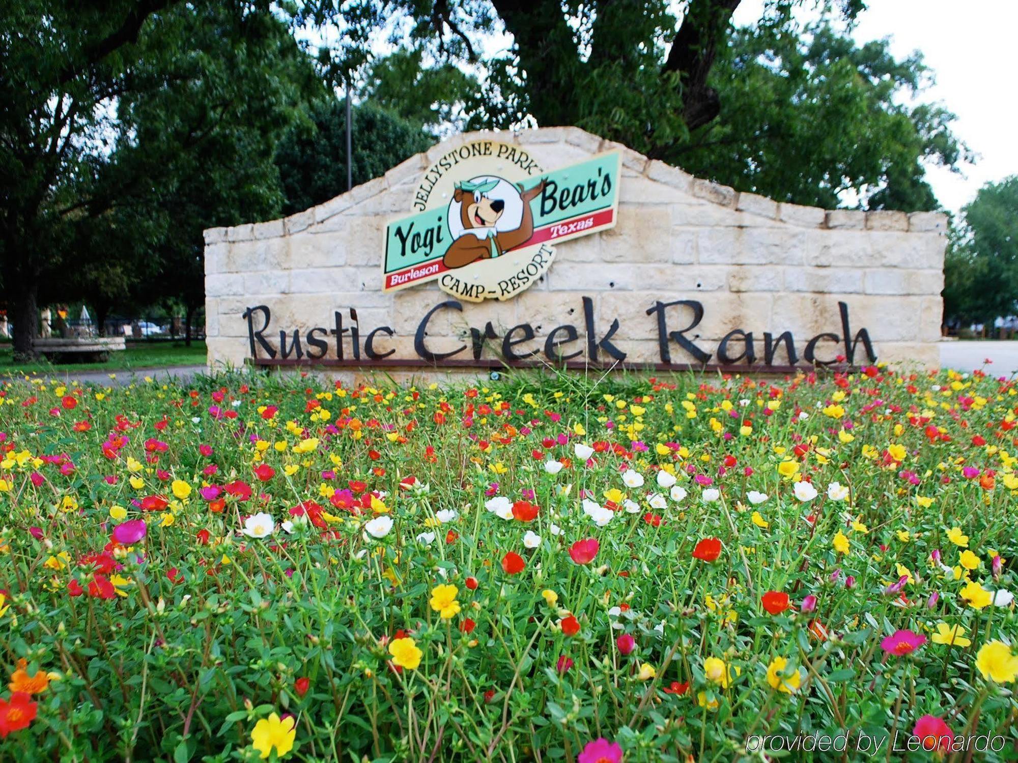 Rustic Creek Ranch Resort At North Jellystone Park Burleson Esterno foto