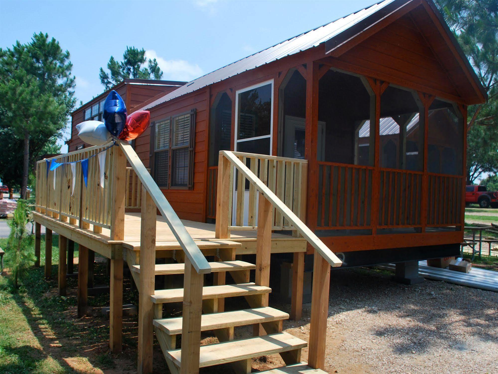 Rustic Creek Ranch Resort At North Jellystone Park Burleson Esterno foto