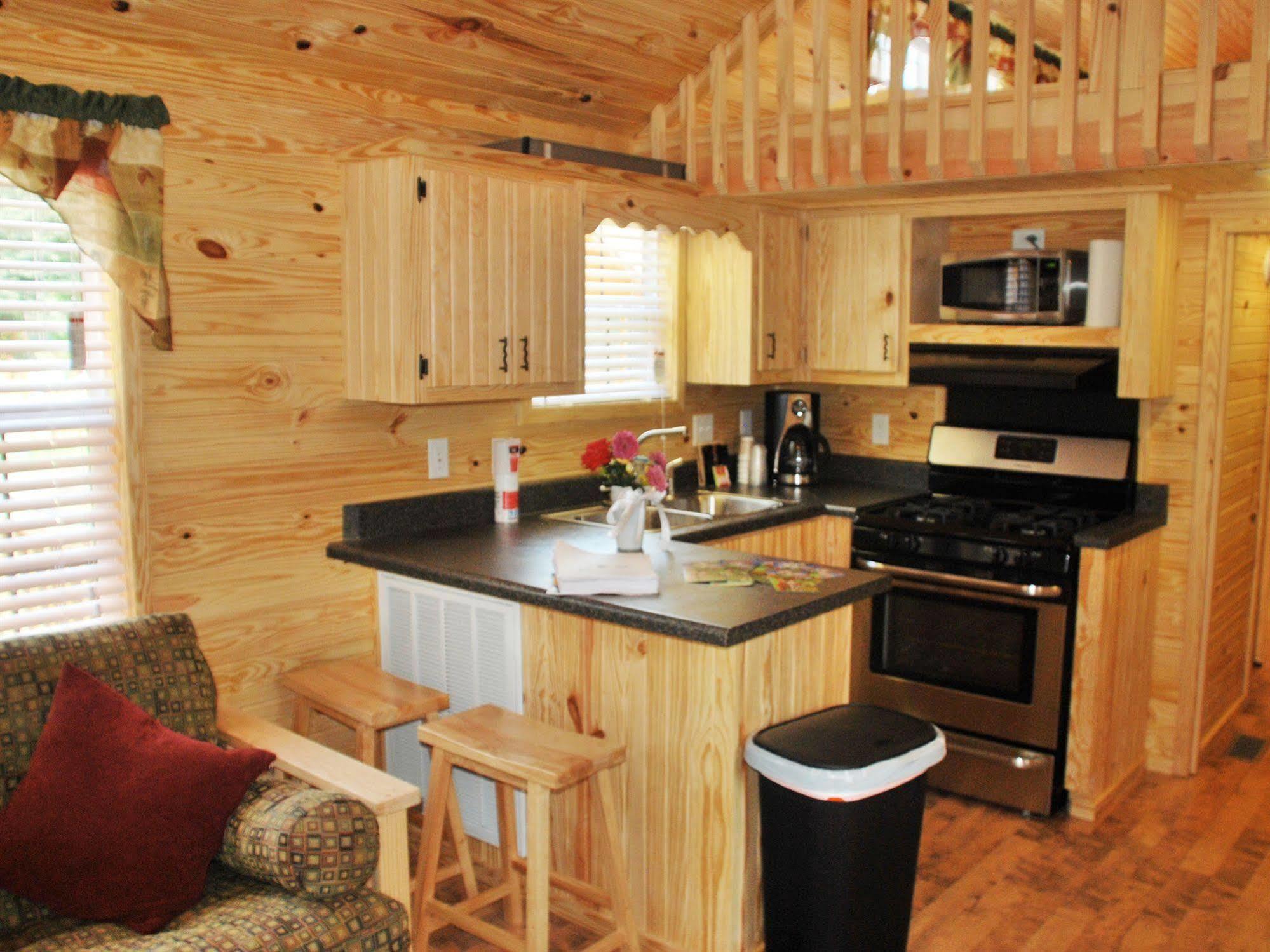 Rustic Creek Ranch Resort At North Jellystone Park Burleson Esterno foto