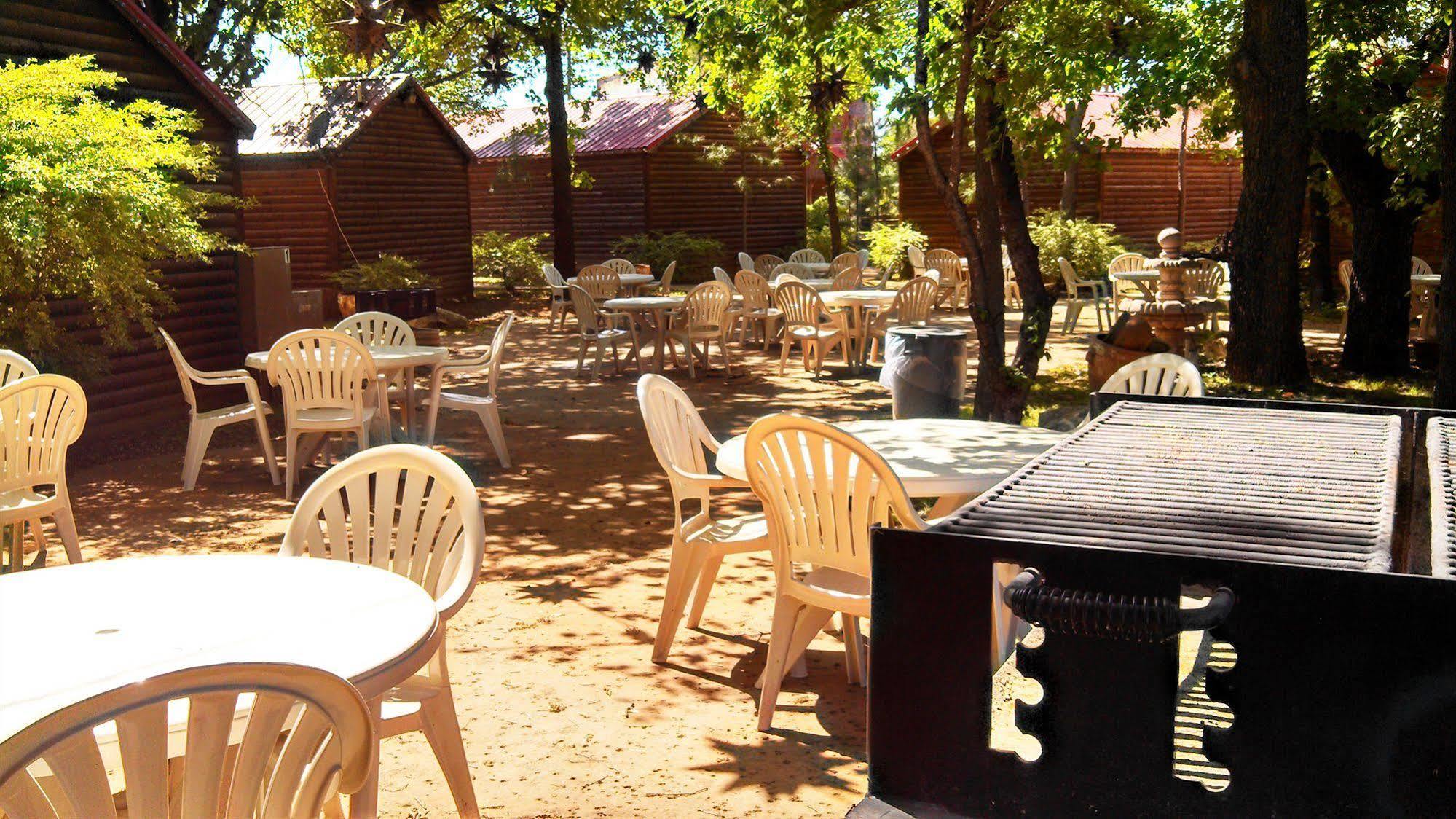 Rustic Creek Ranch Resort At North Jellystone Park Burleson Esterno foto